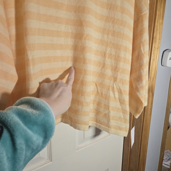 Vince Orange Wool Cashmere Sweater NWOT with Flaw Size L $285 Retail - Picture 4 of 6